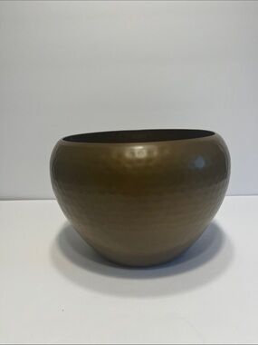 Hammered Bronze Metal Planter with Liner – Hermann Engelmann Greenhouse